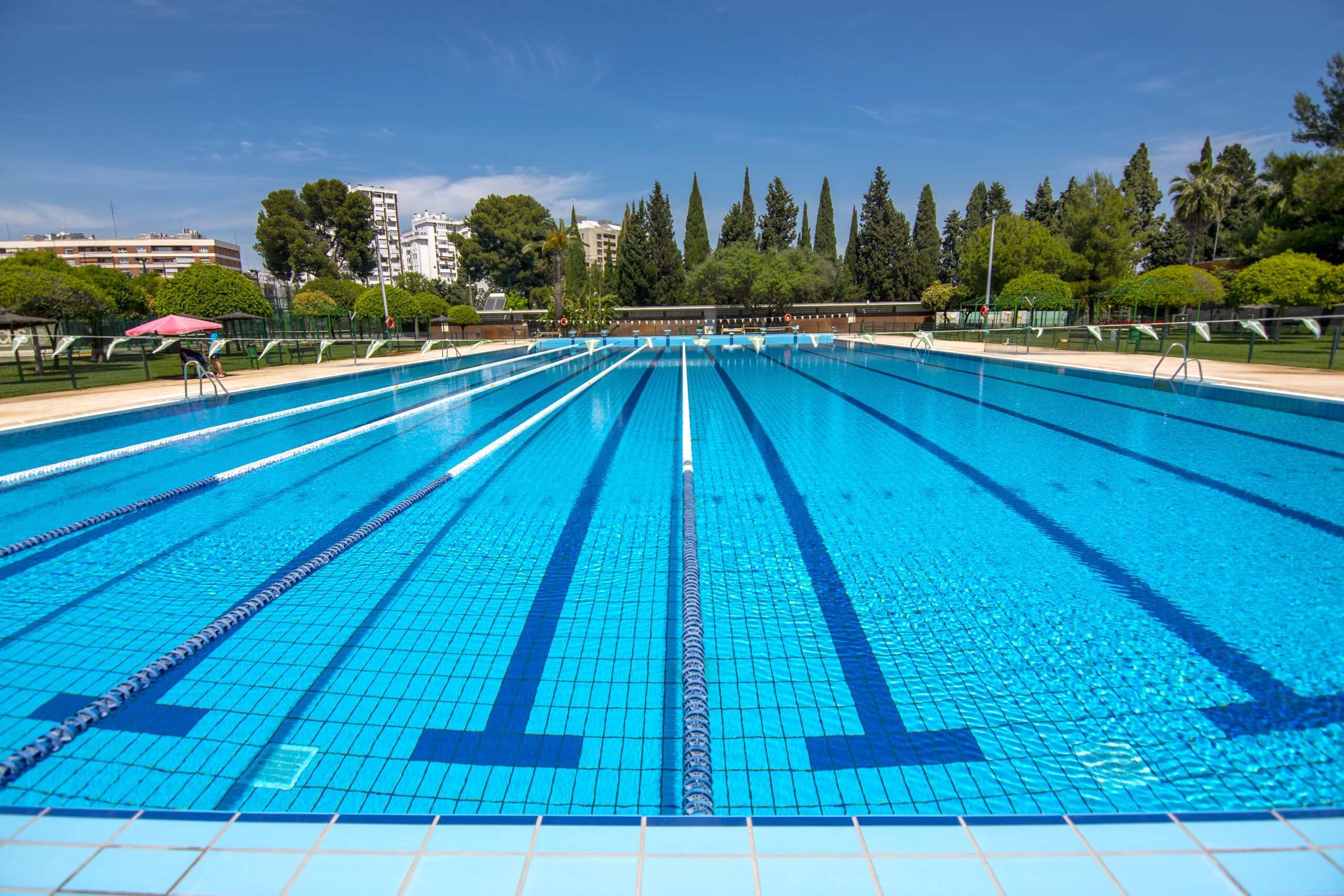 Apertura de piscinas del Club Náutico
