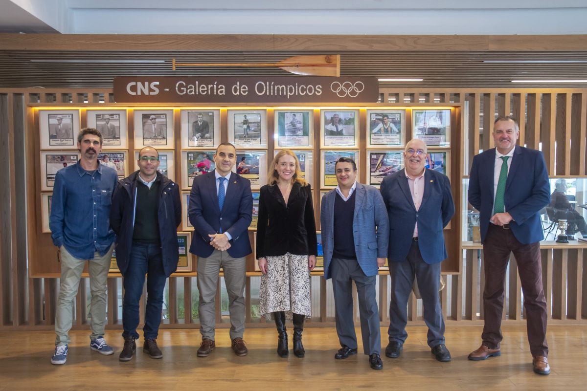 Visita institucional del Ayuntamiento al Club Náutico